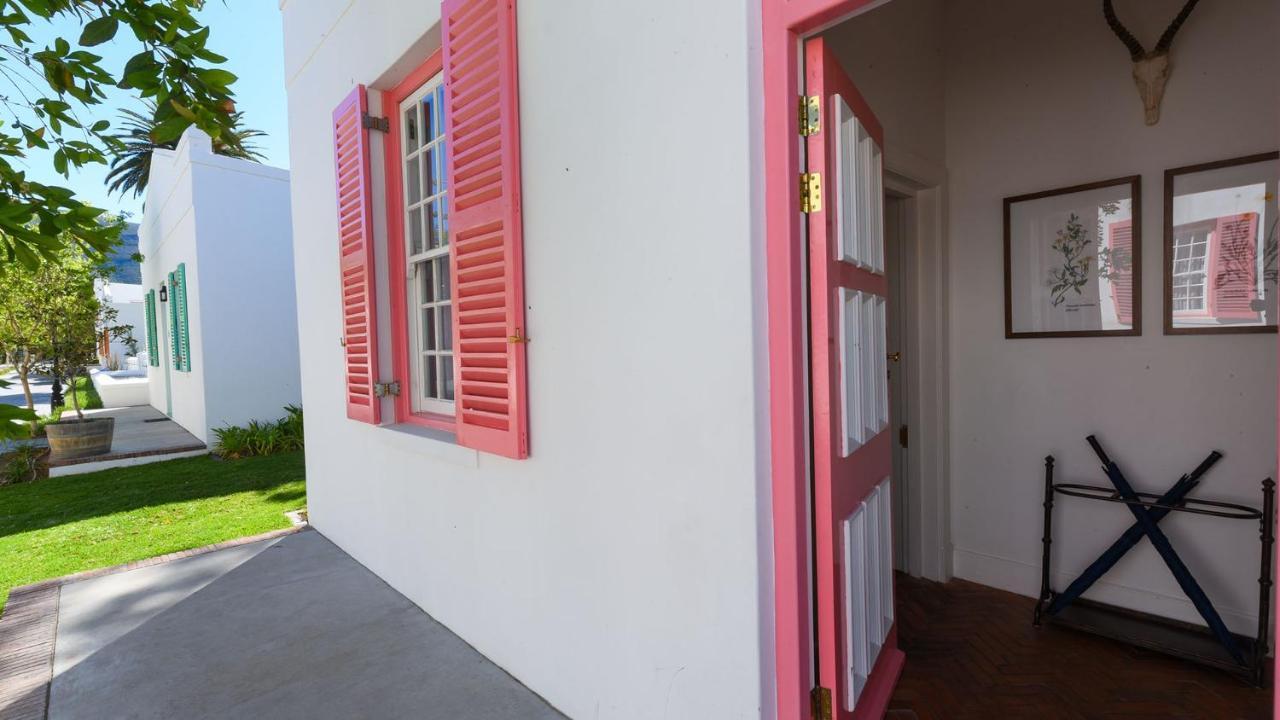 Drostdy Hotel Храфф-Рейнет Экстерьер фото The Pink House