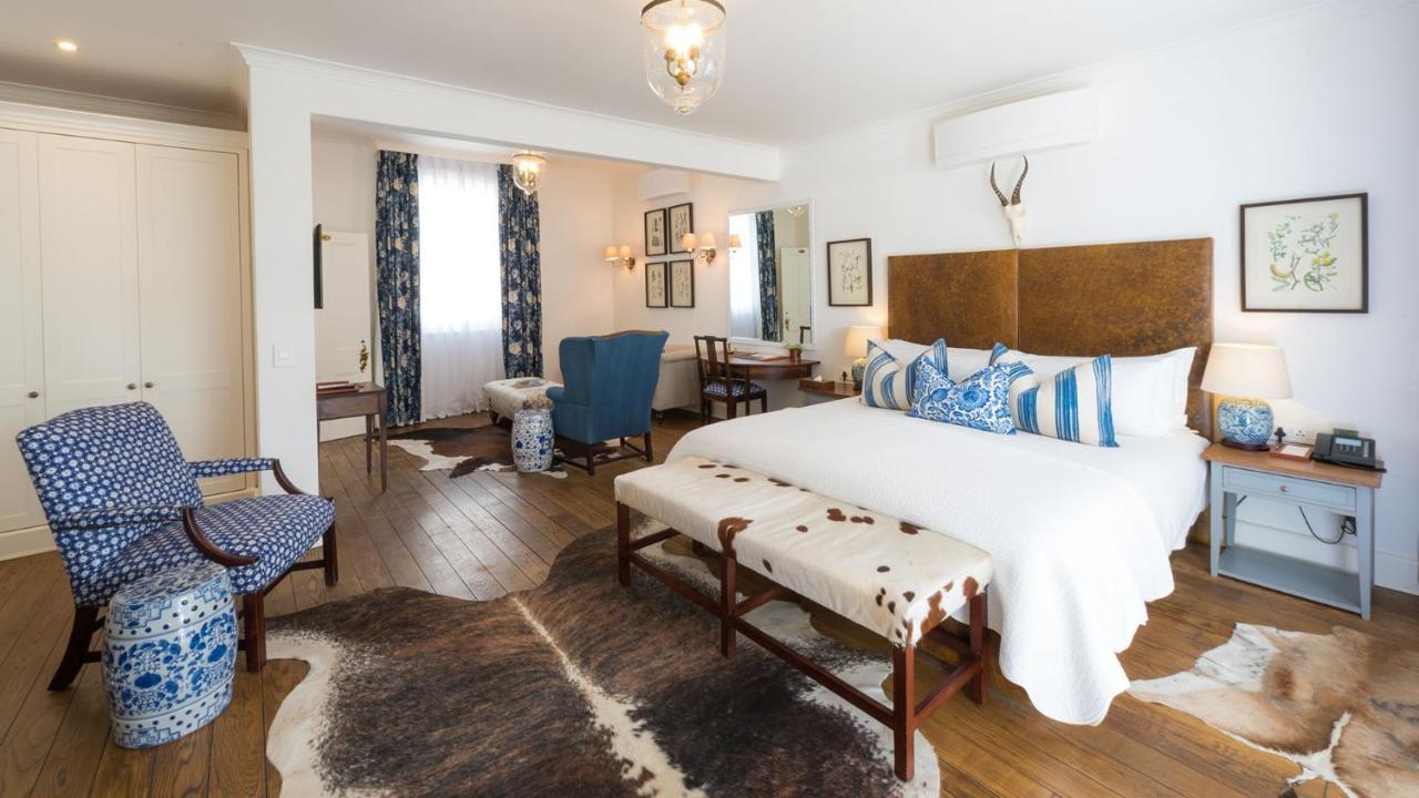 Drostdy Hotel Храфф-Рейнет Экстерьер фото A bedroom at the Cape Heritage