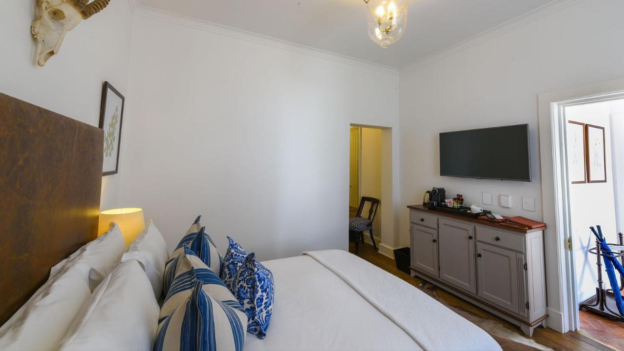 Drostdy Hotel Храфф-Рейнет Экстерьер фото A room at the hotel