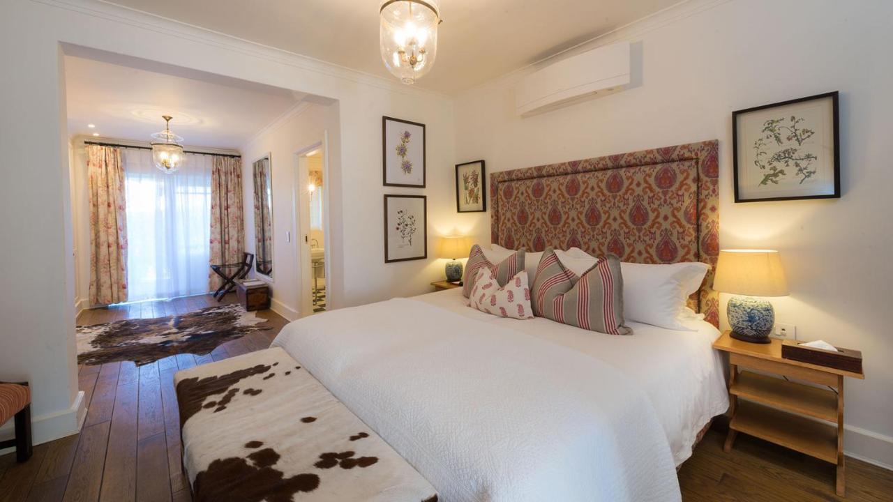 Drostdy Hotel Храфф-Рейнет Экстерьер фото A bedroom at the Cape Heritage