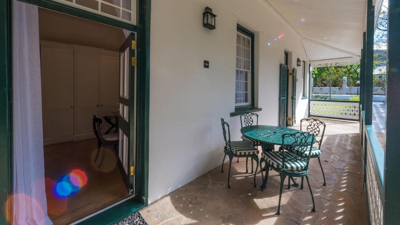 Drostdy Hotel Храфф-Рейнет Экстерьер фото Verandah of the house