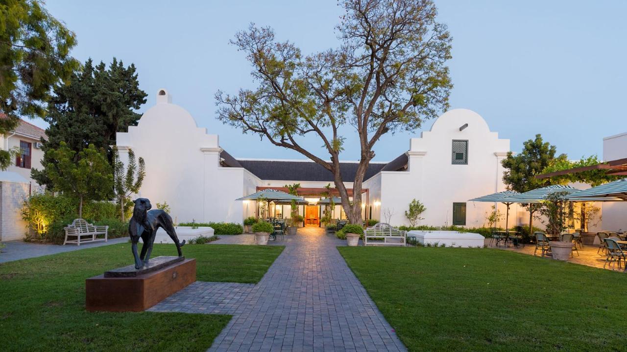 Drostdy Hotel Храфф-Рейнет Экстерьер фото The entrance to the Stellenbosch University library