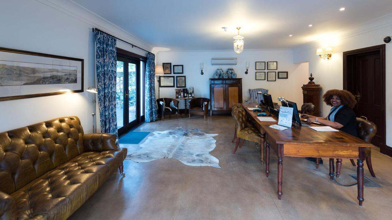Drostdy Hotel Храфф-Рейнет Экстерьер фото The interior of the club